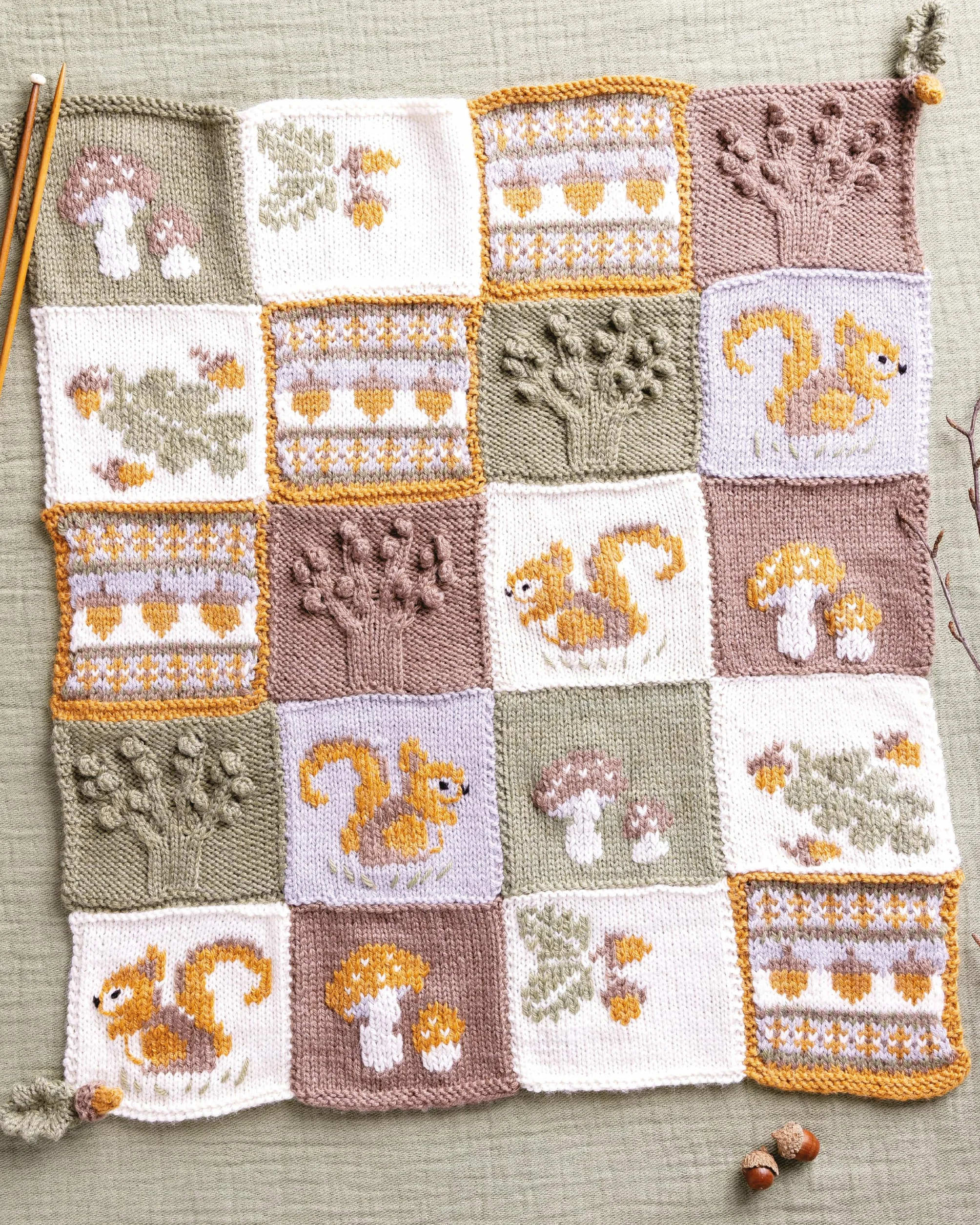 Peter Rabbit(tm) Baby Knits: 20 Knitting Patterns for Clothes and Accessories Inspired by the Tales of Beatrix Potter