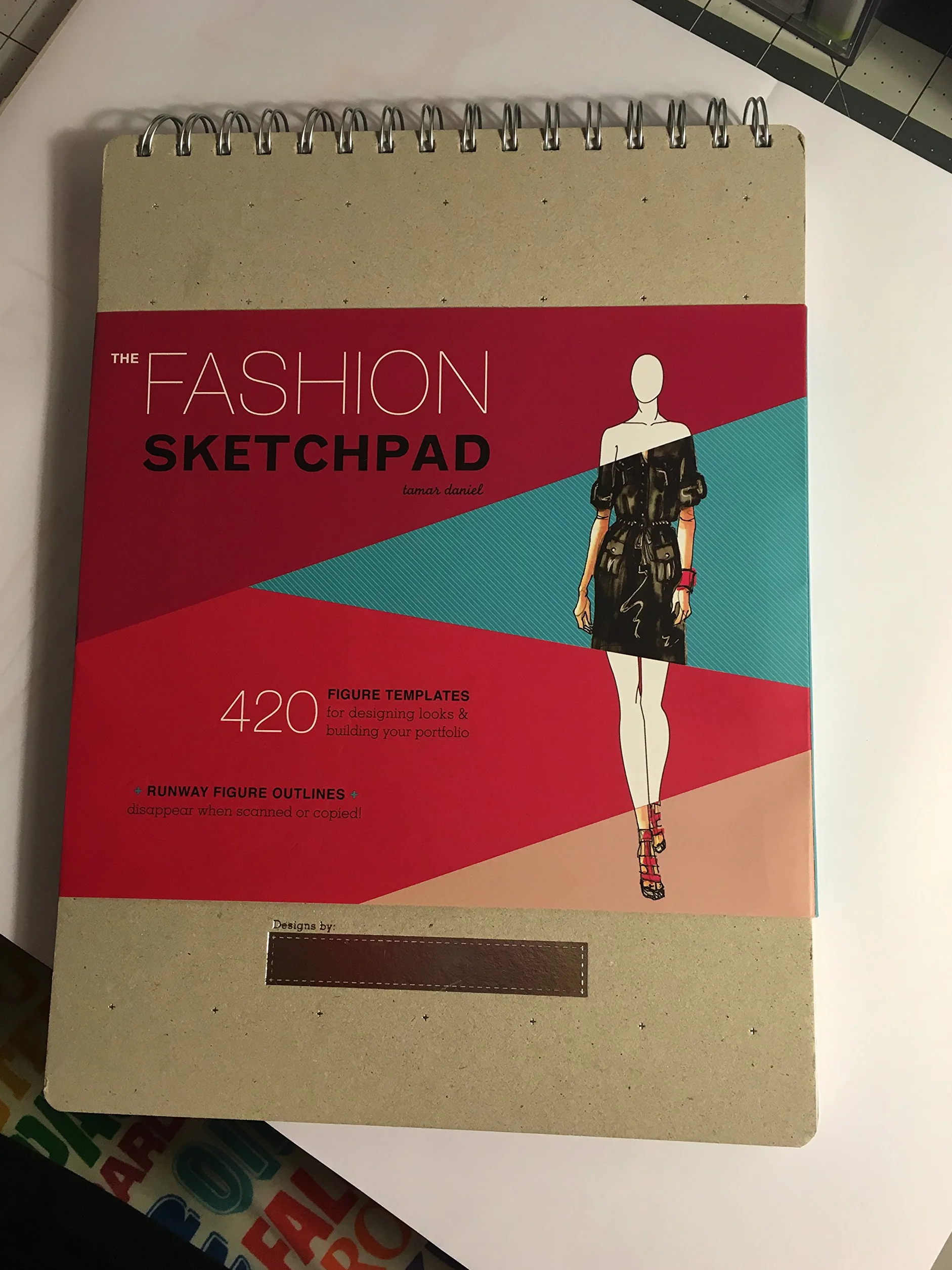 Fashion Sketchpad: 420 Figure Templates for Designing Looks & Building Your Portfolio