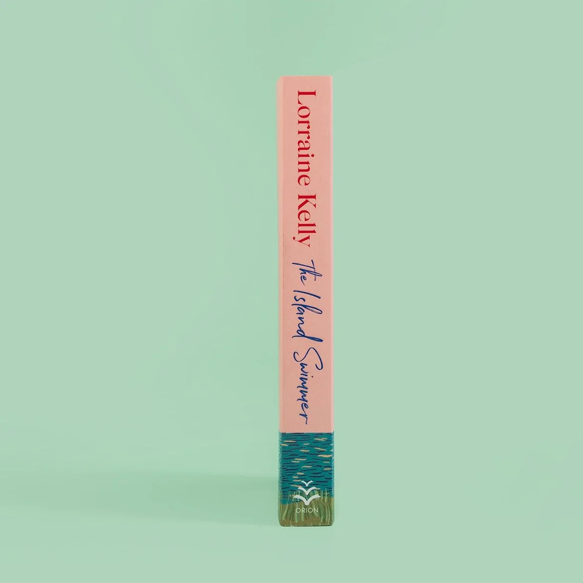The Island Swimmer: The Uplifting and Completely Heartwarming Debut Novel from Beloved Author and TV Presenter Lorraine Kelly
