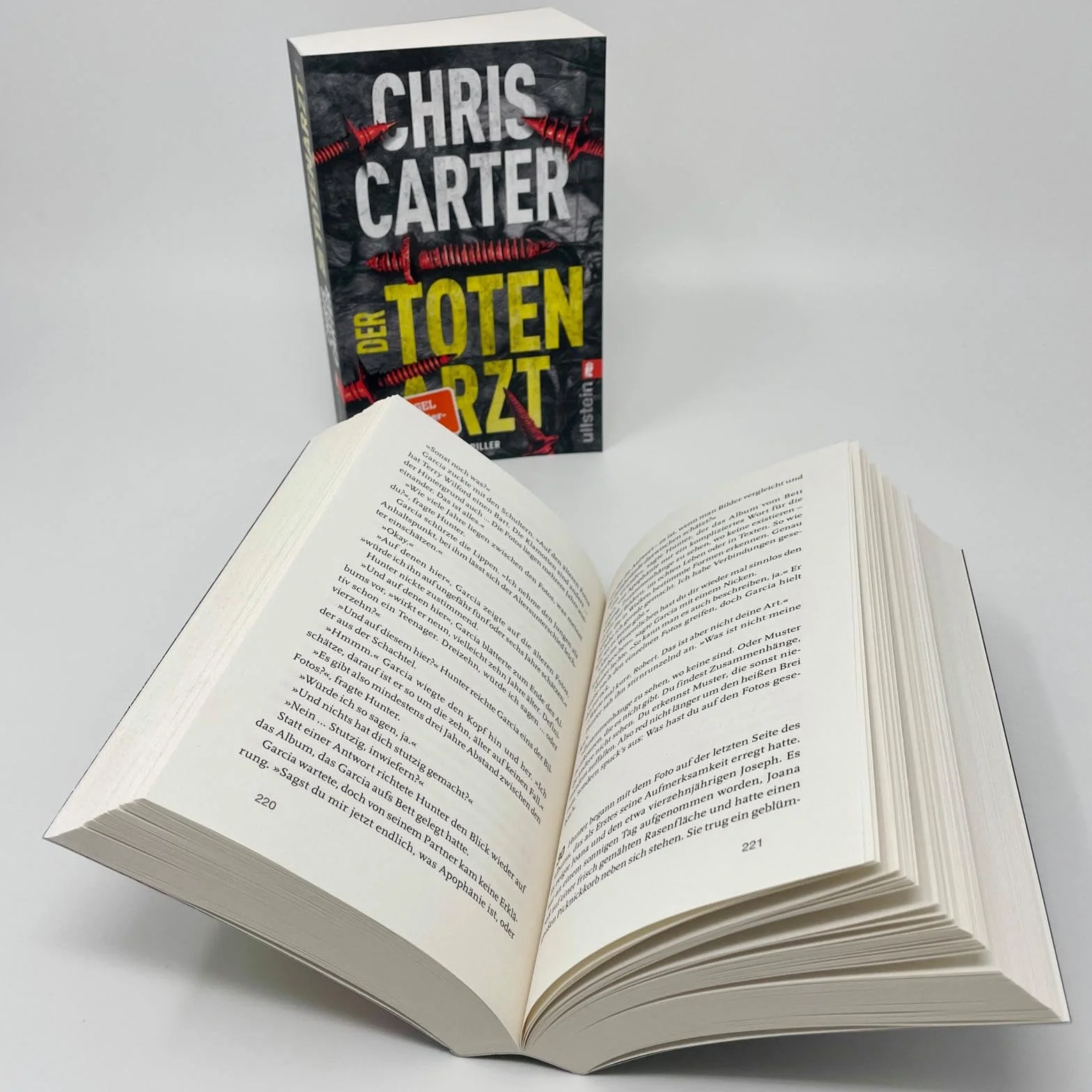 Der Totenarzt: Thriller | Nr. 1 Bestseller und blutiger Psychothriller: Ein unauffälliger Serienmörder, unbekannte Opfer und eine rasende Jagd: 13