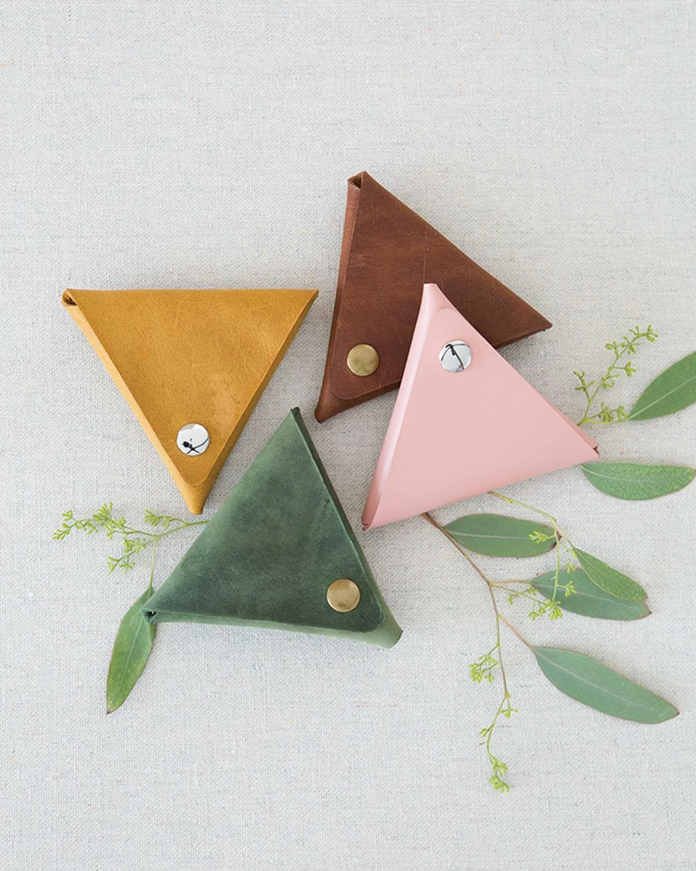 Leather Craft: The Beginner's Guide to Handcrafting Contemporary Bags, Jewelry, Home Decor & More